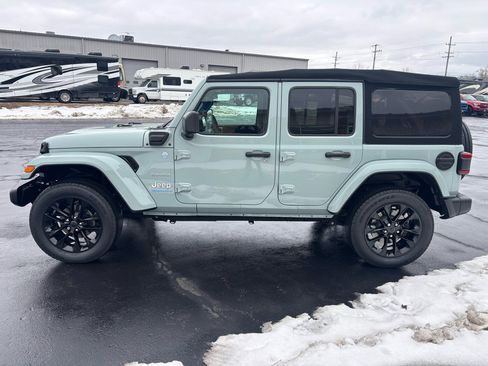 Used 2024 Jeep Wrangler Sahara image 6