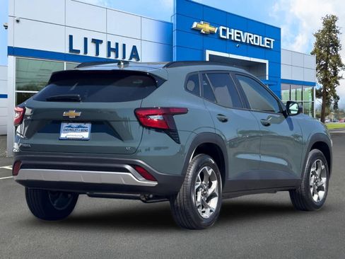 New 2026 Chevrolet Trax LT FWD image 2
