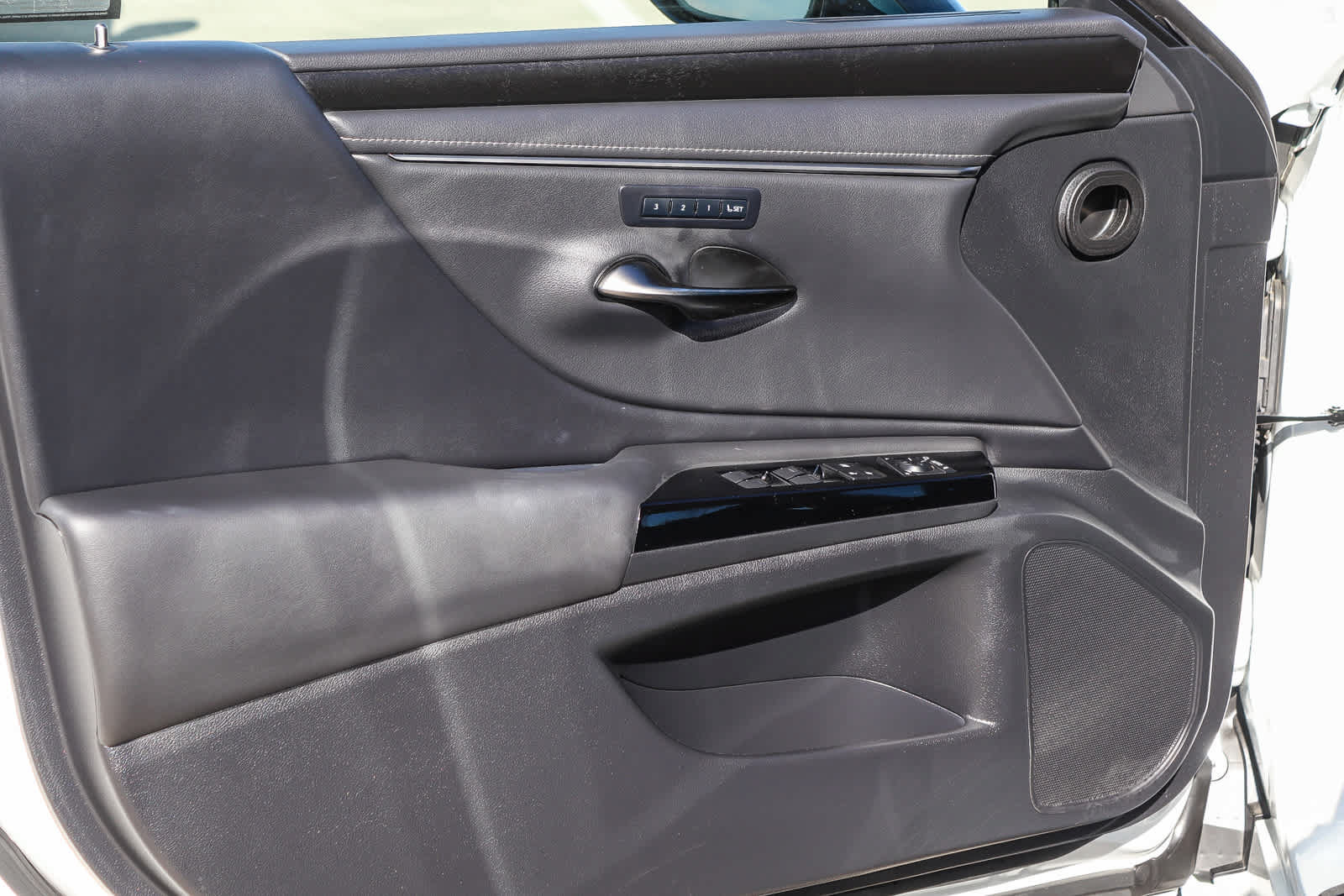 Used 2022 Lexus ES 300h w/ Premium Package FWD image 23