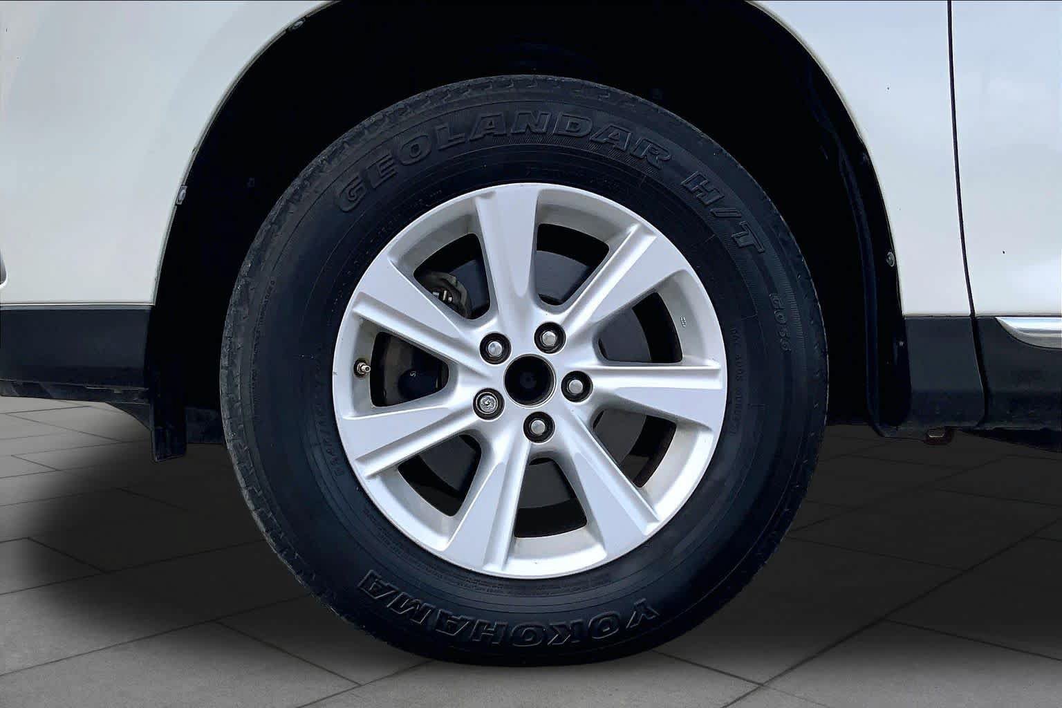 Used 2011 Toyota Highlander SE FWD image 10