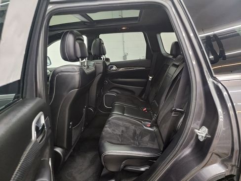 Used 2015 Jeep Grand Cherokee SRT w/ Luxury Group II AWD/4WD image 27