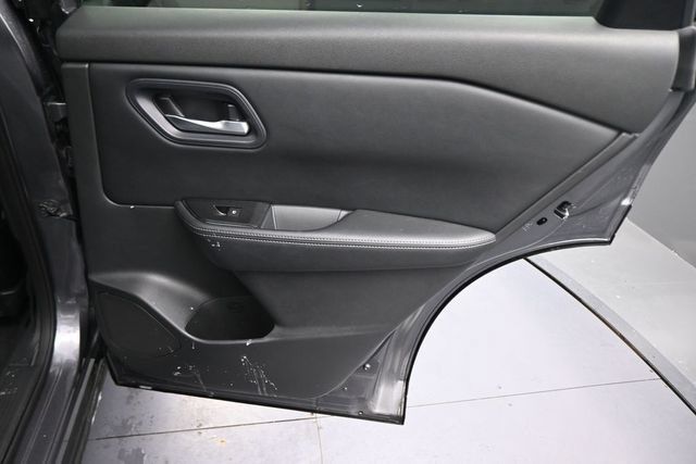 Used 2024 Nissan Rogue SV FWD image 15