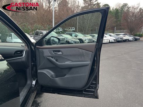 Used 2023 Nissan Rogue SV image 27