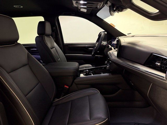 Used 2025 Chevrolet Tahoe Premier AWD/4WD image 33