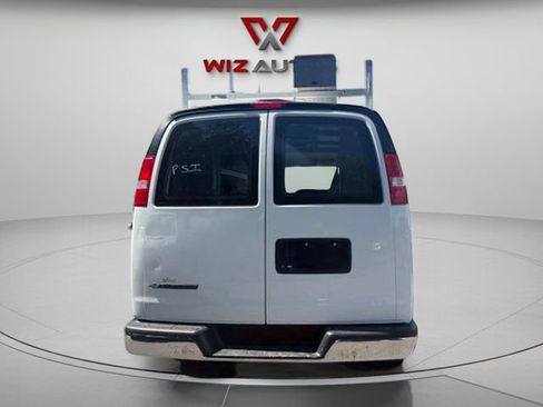 Used 2017 Chevrolet Express 2500 RWD image 4