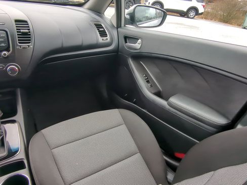 Used 2017 Kia Forte LX image 15