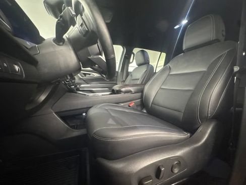 Used 2025 Chevrolet Traverse LT w/ Driver Confidence Package FWD image 18
