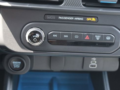 New 2025 Ford Maverick XLT image 25