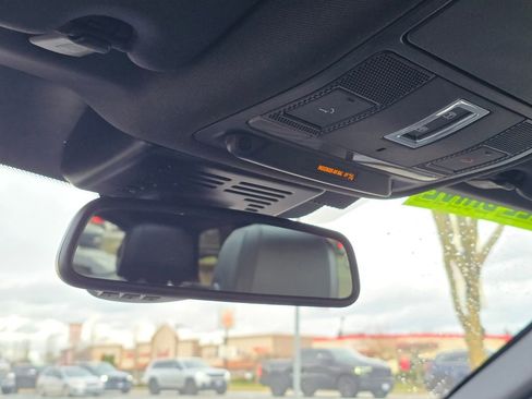 Used 2016 Land Rover Discovery Sport HSE Luxury image 19