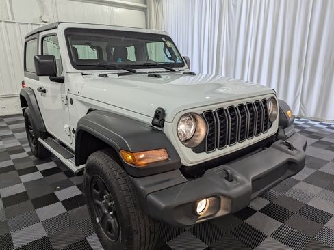 Used 2025 Jeep Wrangler Sport AWD/4WD image 5