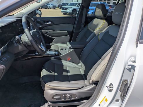 Used 2026 Chevrolet Trax ACTIV w/ Sunroof Package image 10