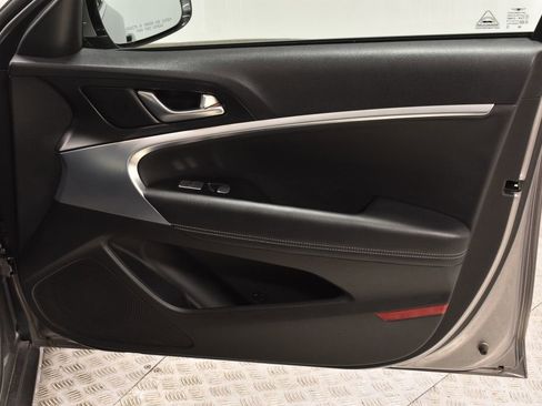 Used 2023 Genesis G70 2.0T image 32