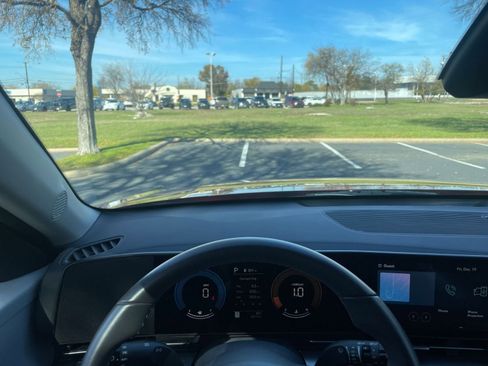 Used 2025 Buick Encore GX Preferred image 28