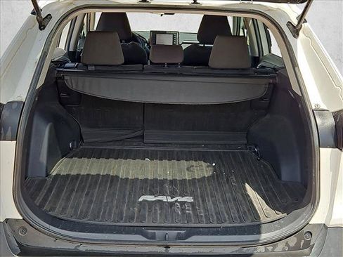 Used 2021 Toyota RAV4 XLE AWD/4WD image 6
