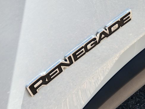 Used 2023 Jeep Renegade Latitude AWD/4WD image 8
