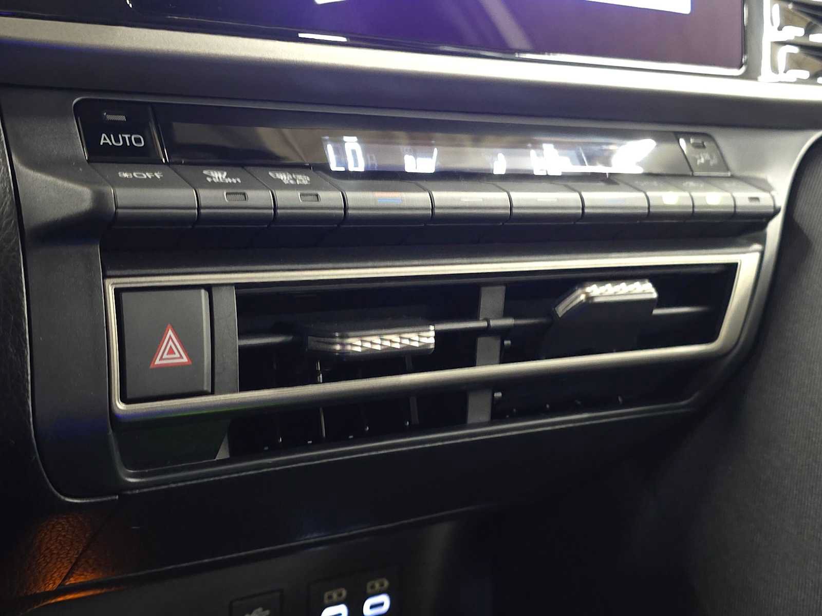 Used 2025 Toyota Camry LE FWD image 31