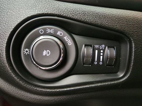 Used 2018 Jeep Renegade Trailhawk w/ Cold Weather Group II AWD/4WD image 18