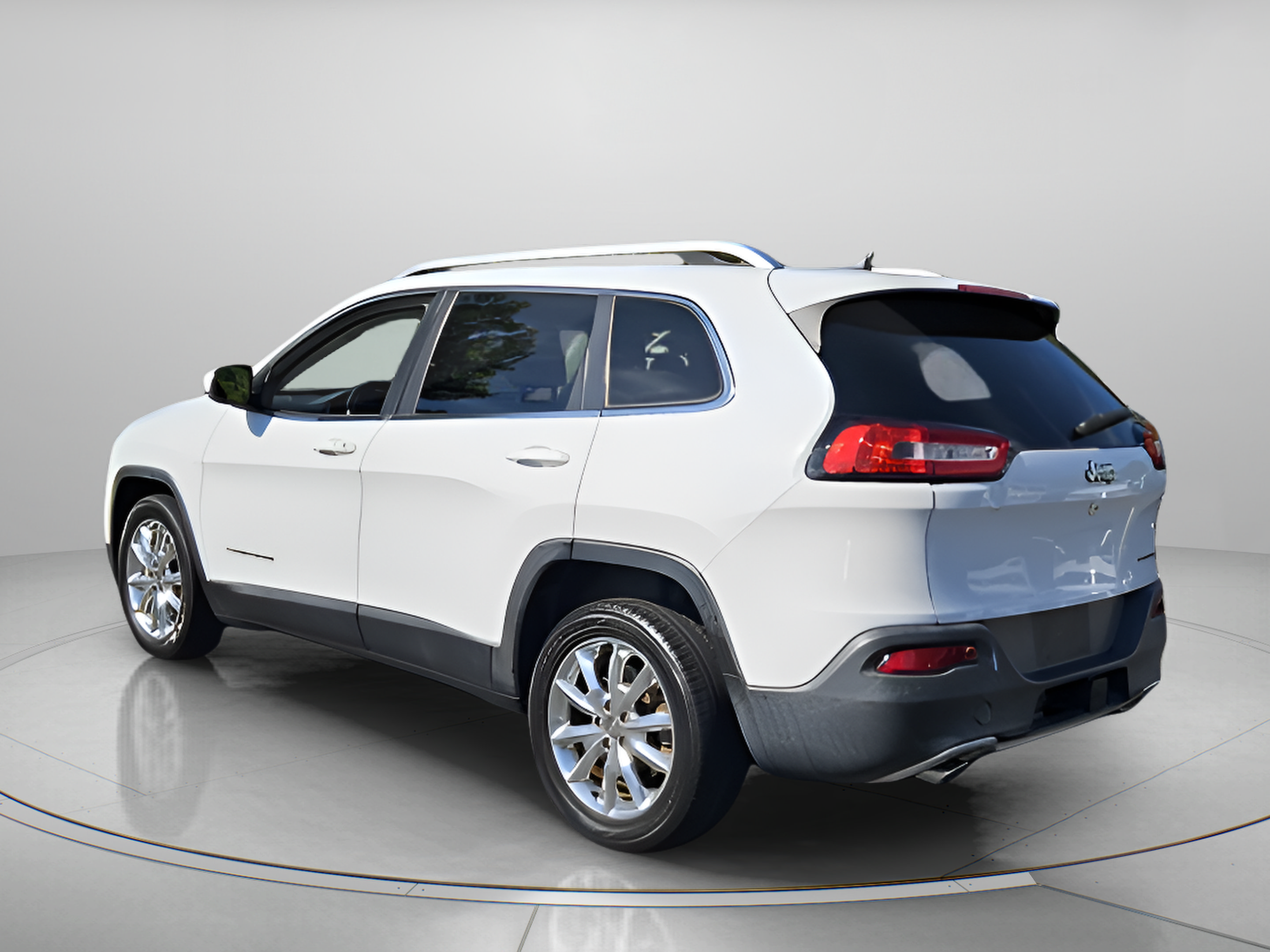 Used 2014 Jeep Cherokee Limited w/ Trailer Tow Group FWD image 3