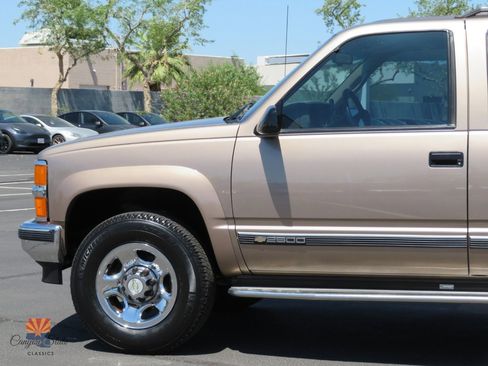 Used 1996 Chevrolet Suburban 2500 AWD/4WD image 15