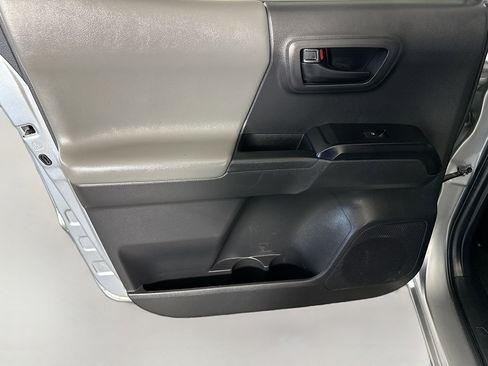 Used 2022 Toyota Tacoma SR AWD/4WD image 25