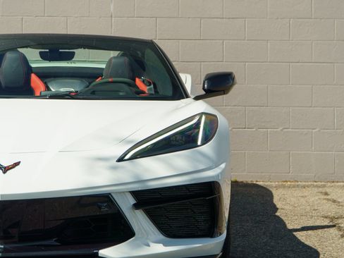 Used 2023 Chevrolet Corvette Stingray Premium Conv w/ Z51 Performance Package RWD image 11