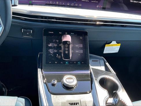 Certified 2025 Cadillac Escalade IQ Luxury 2 AWD/4WD image 15