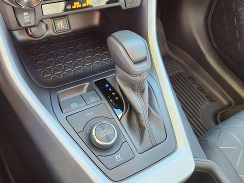 Certified 2025 Toyota RAV4 XLE image 24