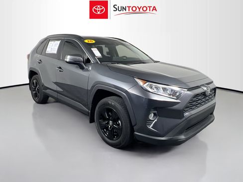 Used 2020 Toyota RAV4 XLE w/ Convenience Package FWD image 1