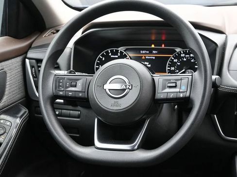 Used 2023 Nissan Rogue SV image 14