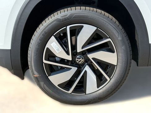 New 2026 Volkswagen Atlas SEL image 9