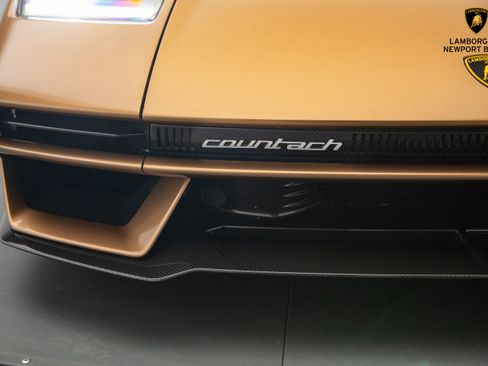 Used 2022 Lamborghini Aventador Countach image 13