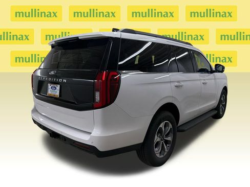New 2027 Ford Expedition Active RWD image 3