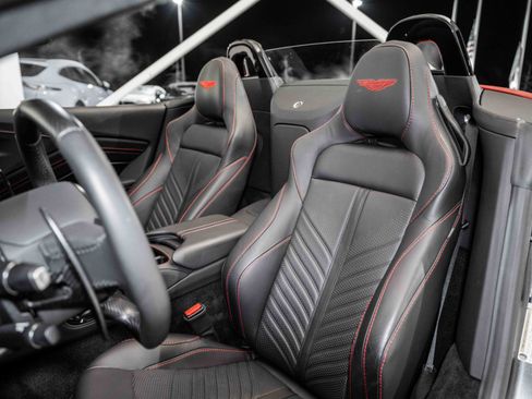 Used 2023 Aston Martin V12 Vantage Roadster image 12