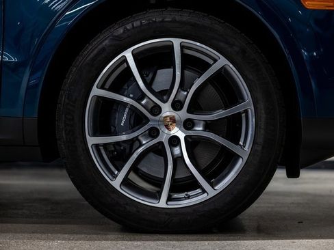 Certified 2025 Porsche Cayenne Coupe image 17