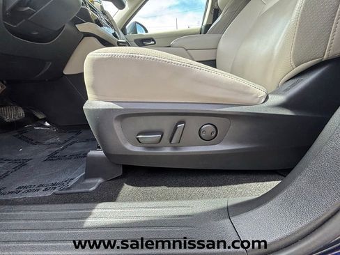 Used 2023 Nissan Pathfinder SL AWD/4WD image 10