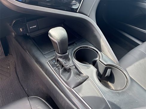 Used 2018 Toyota Camry SE w/ Convenience Package image 25