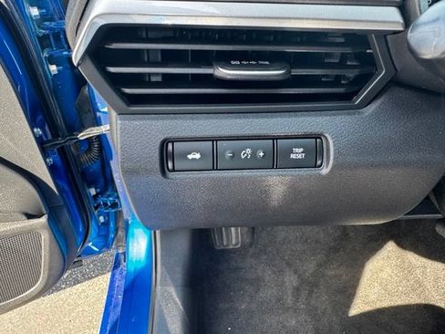 Used 2025 Nissan Altima 2.5 SV FWD image 17
