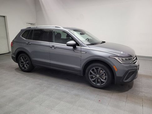 Used 2023 Volkswagen Tiguan SE w/ Panoramic Sunroof Package FWD image 11