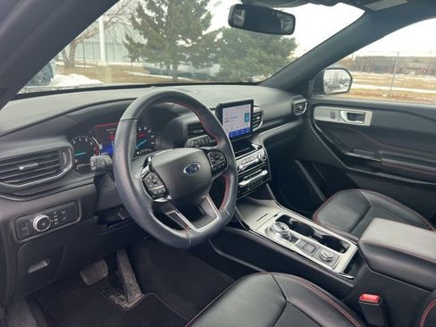 Used 2022 Ford Explorer ST-Line w/ Class IV Trailer Tow Package image 4