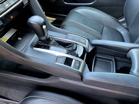 Used 2019 Honda Civic Touring image 18