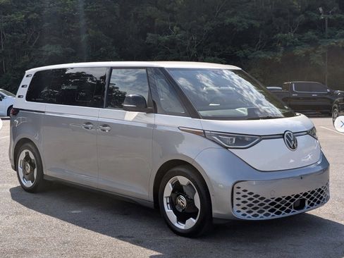 Used 2025 Volkswagen ID. Buzz Pro S Plus RWD image 2