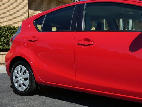 Used 2014 Toyota Prius C One image 7