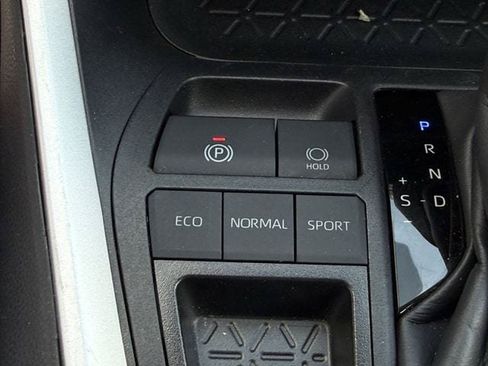 Used 2025 Toyota RAV4 XLE FWD image 21