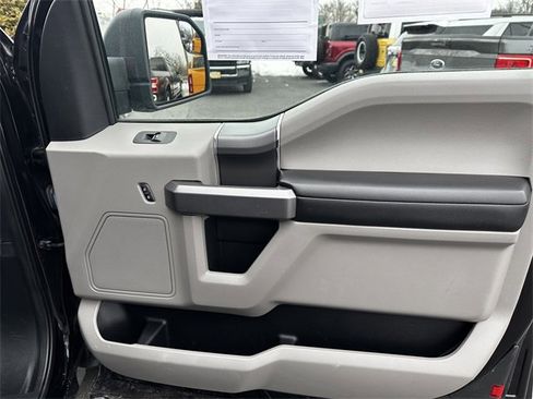 Certified 2019 Ford F150 XLT w/ Equipment Group 302A Luxury image 35