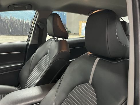Used 2023 Toyota Camry SE image 17