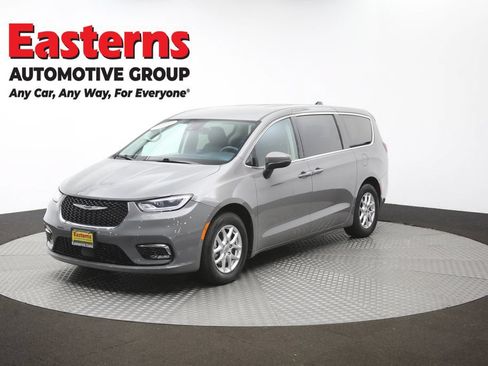 Used 2023 Chrysler Pacifica Touring-L FWD image 56