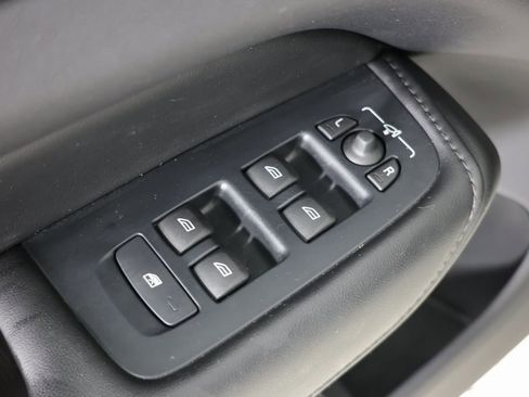 Used 2024 Volvo XC60 T8 Core image 24