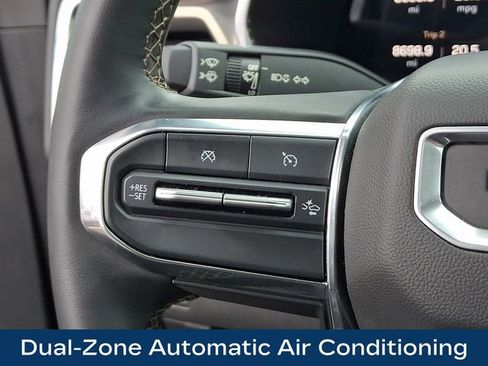 Used 2023 GMC Canyon Denali image 7