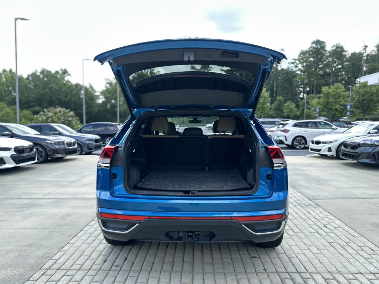 Used 2024 Volkswagen Atlas Cross Sport SE FWD image 10