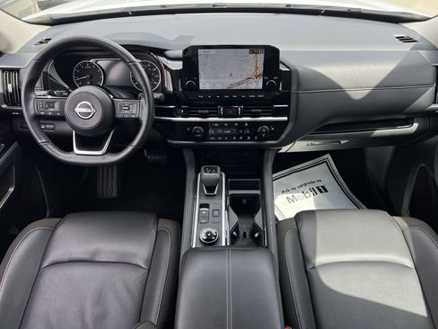 Certified 2025 Nissan Pathfinder SL image 8